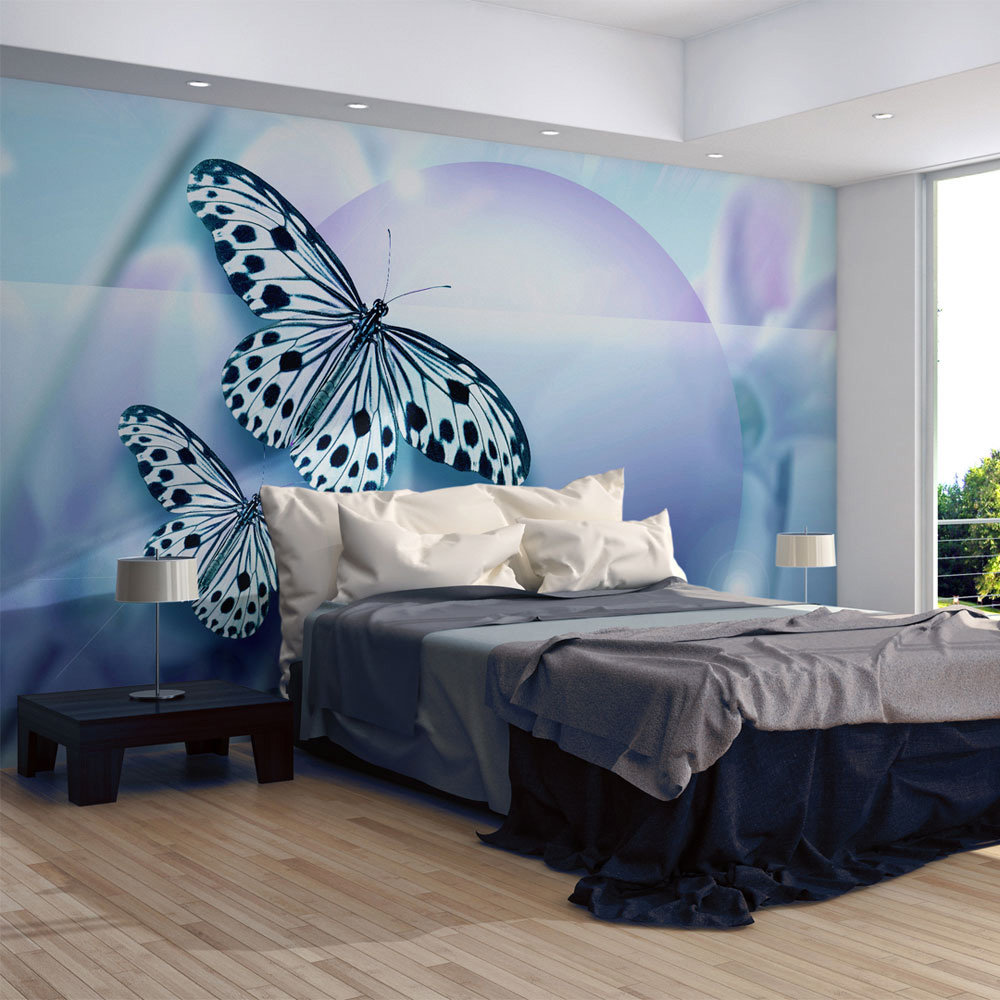 Фотообои бабочки на стене