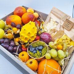 Dovana medinėje dėžutėje Vitaminų, spalvų ir skonių puokštė kaina ir informacija | Augalinės kilmės produktai | pigu.lt