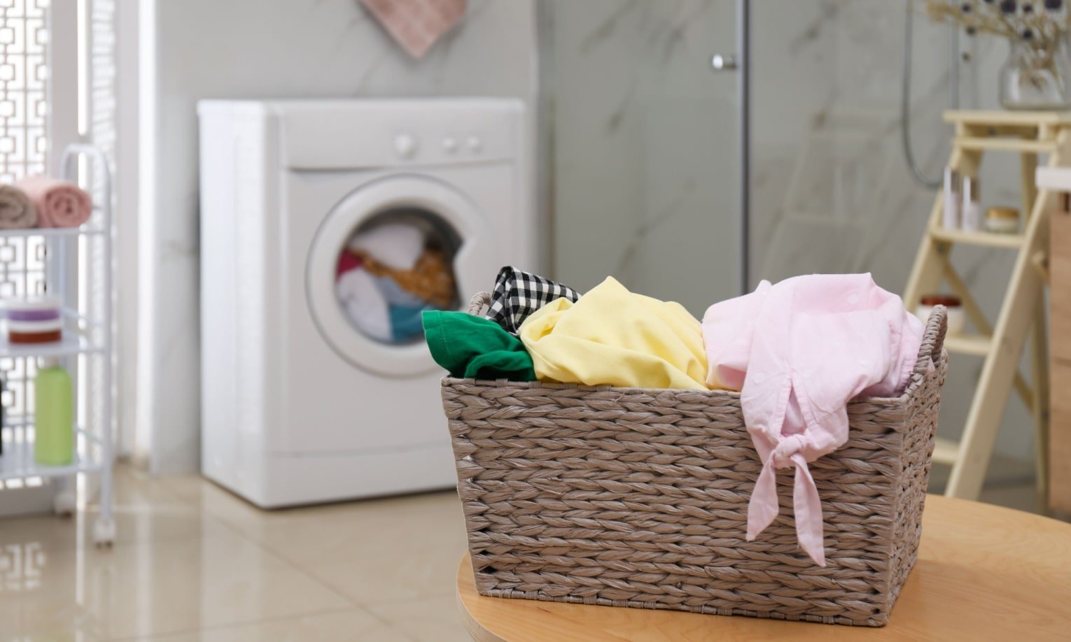 drabuziai isskalbti skalbimo masinoje