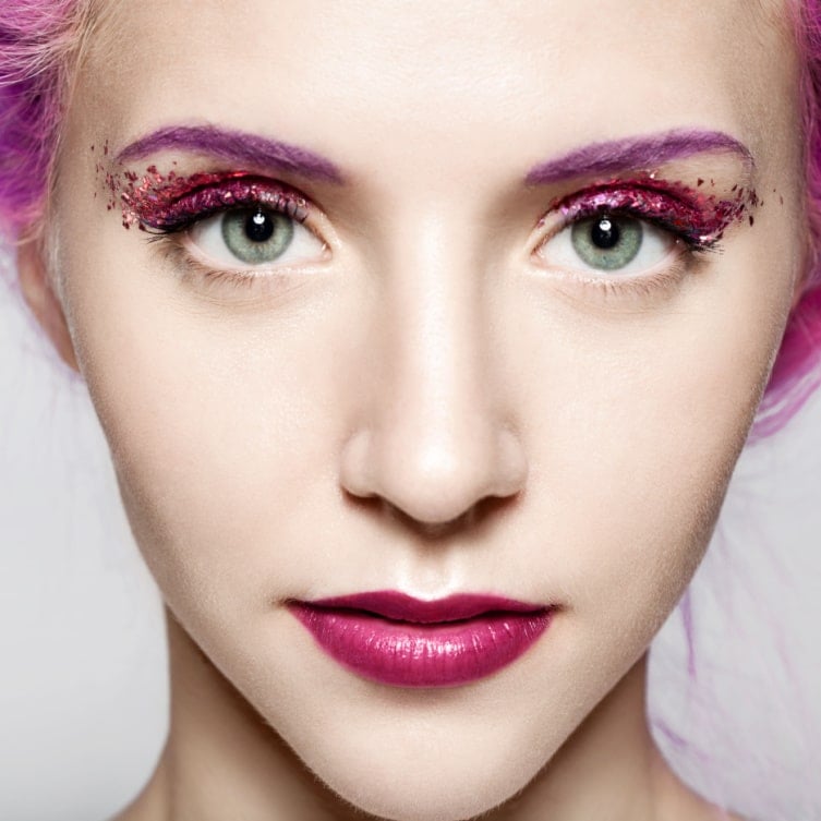 макияж глаз с розовыми конфетти