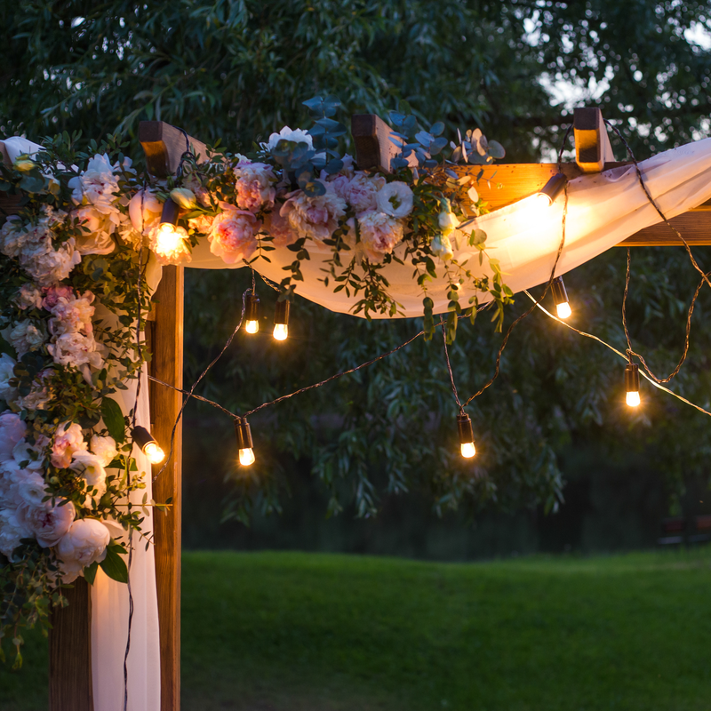 lempuciu dekoracijos lauke gamtoje vestuviu sventei dekoruoti