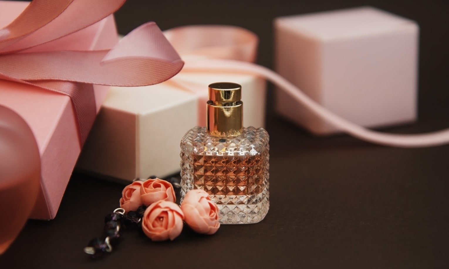 naiste parfüün valentinipäeva kingituseks