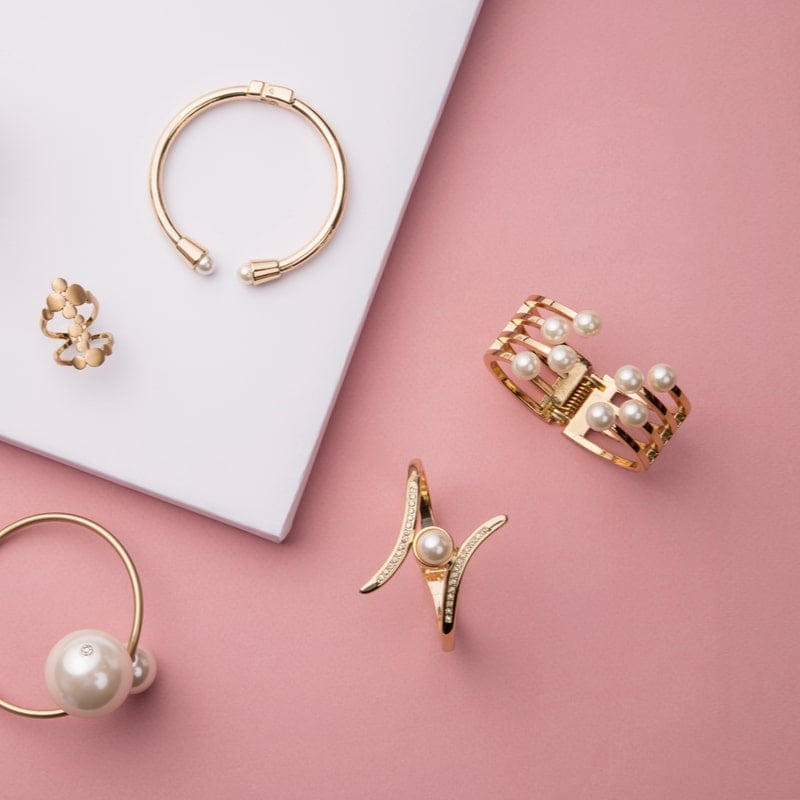женские золотые кольца различного дизайна